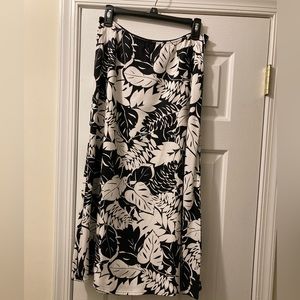 Long size 8 black and white pattern skirt